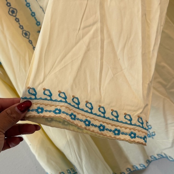 Embroidered Cream Blouse with Floral Accents - Picture 3 of 7